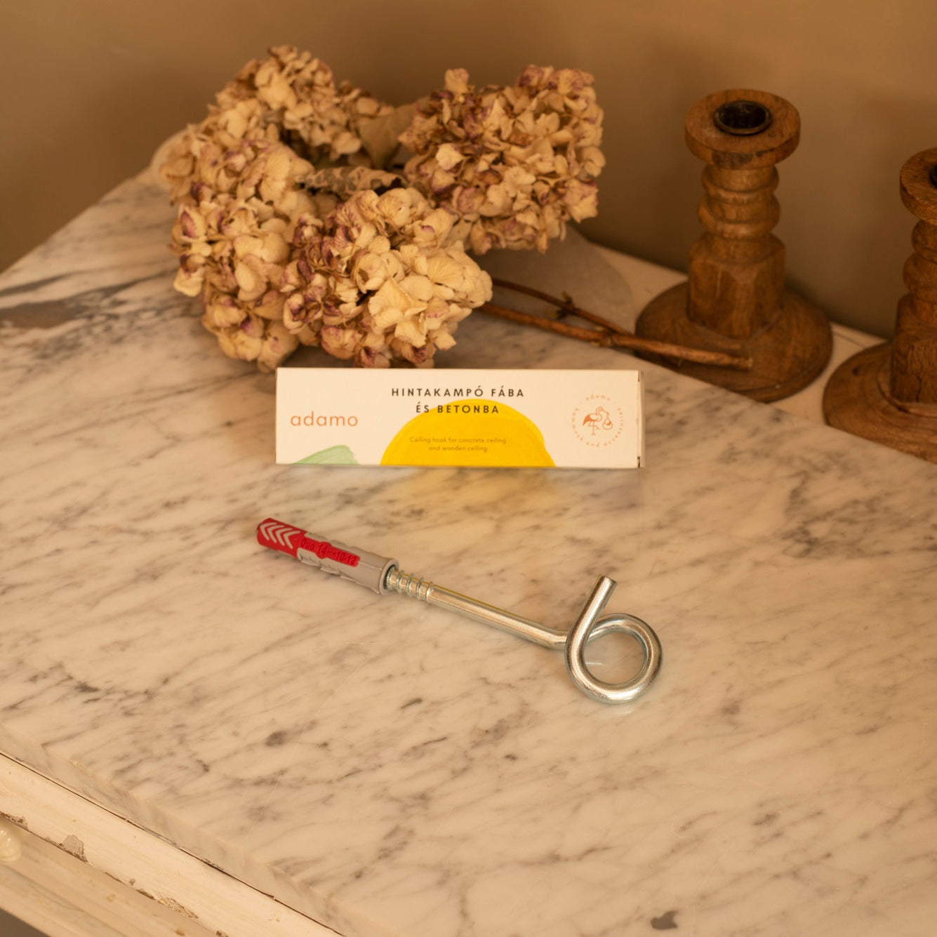 Hintakampó fába és betonba